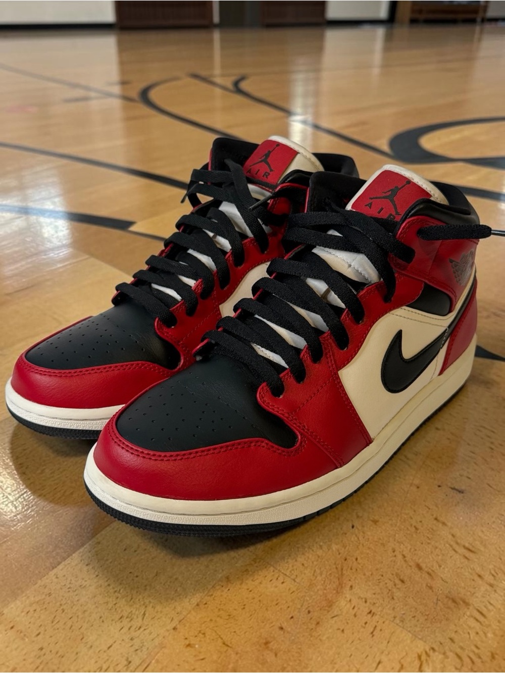 Jordan 1 MID Chicago black toe Basketball Sneakers - Red Black Size 9
